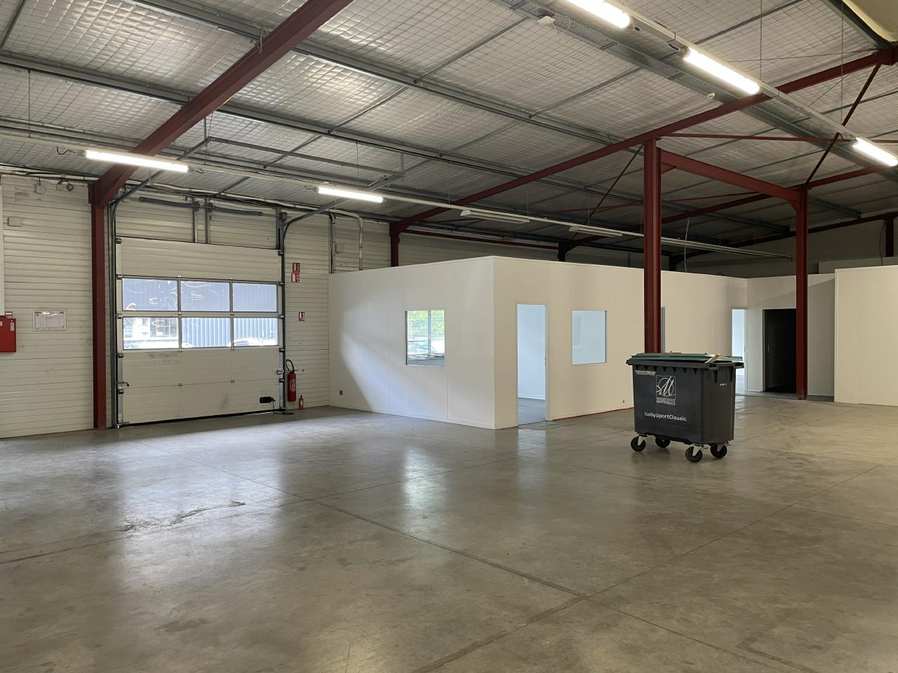 Local d'activité Saint-Médard-d'Eyrans 3280m² Location local d'activité Saint-Médard-d'Eyrans Gironde OLACT2316440 2